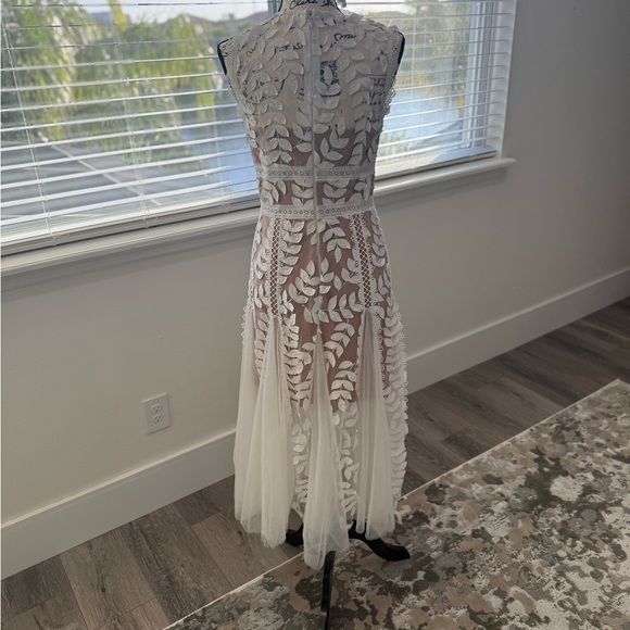 Bronx and Banco Elegant White Lace Midi Dress - Picture 5 of 8